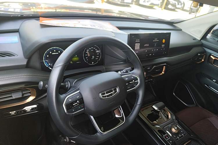 Used Geely Auto Haoyue 2022 1.8TD DCT Black Gold Limited Edition 7-Seater Center Console