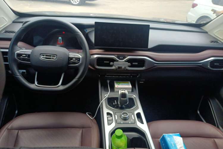 Used Geely Auto Haoyue 2022 1.8TD Automatic Prestige 7-Seater Center Console