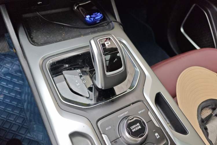 Used Geely Auto Haoyue 2022 1.8TD Automatic Prestige 7-Seater Gear Lever