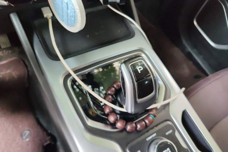 Used Geely Auto Haoyue 2022 1.8TD Automatic Prestige 7-Seater Gear Lever