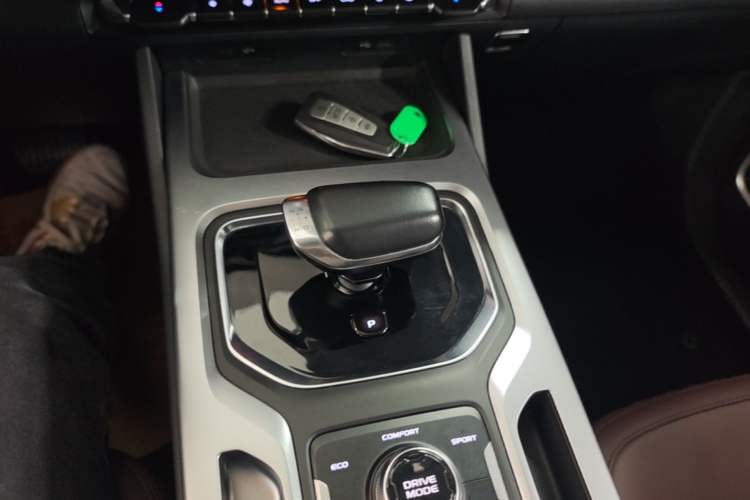 Used Geely Auto Haoyue 2022 1.8TD DCT Luxury 7-Seater Gear Lever