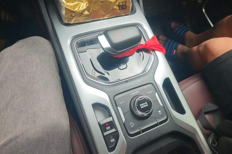Used Geely Auto Haoyue 2022 1.8TD DCT Luxury 7-Seater Gear Lever