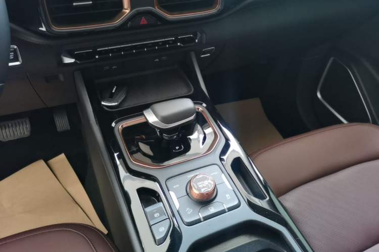 Used Geely Auto Haoyue 2022 1.8TD DCT Black Gold Limited Edition 7-Seater Gear Lever