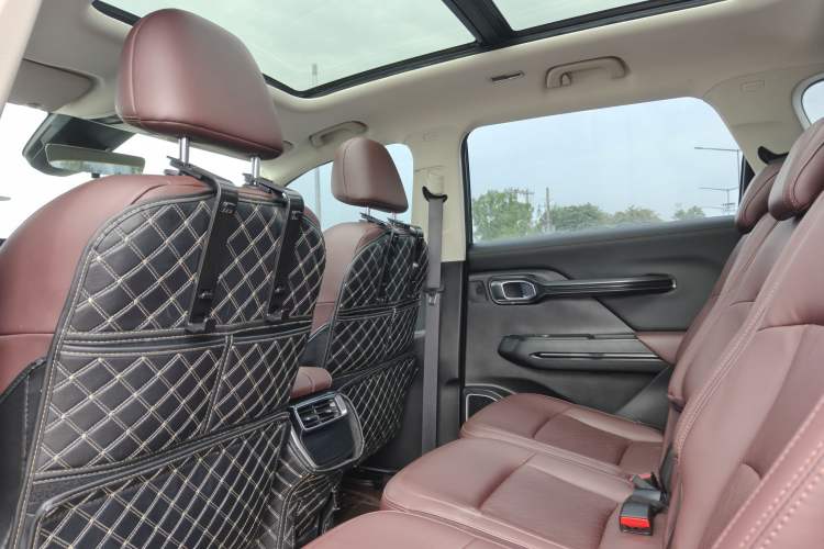 Used Geely Auto Haoyue 2022 1.8TD DCT Flagship 7-Seater Interior 4