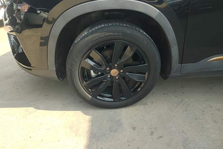Used Geely Auto Haoyue 2022 1.8TD DCT Black Gold Limited Edition 7-Seater Left Front Wheel Hub