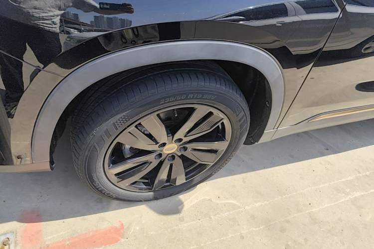 Used Geely Auto Haoyue 2022 1.8TD DCT Black Gold Limited Edition 7-Seater Left Front Wheel Hub