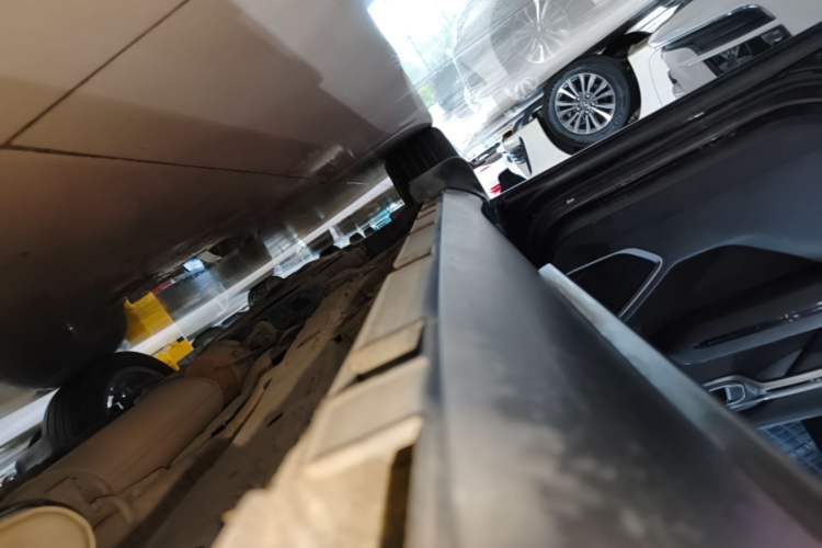 Used Geely Auto Haoyue 2022 1.8TD DCT Luxury 7-Seater Left Side Sill