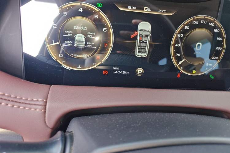 Used Geely Auto Haoyue 2022 1.8TD DCT Flagship 7-Seater Odometer Close Up