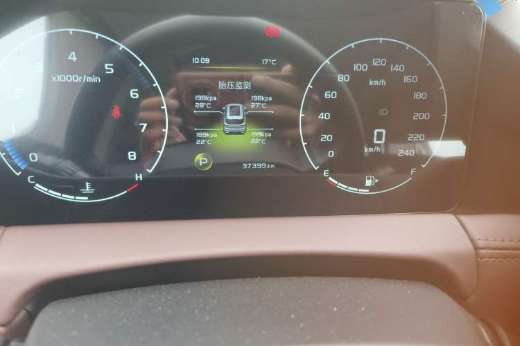 Used Geely Auto Haoyue 2022 1.8TD DCT Luxury 7-Seater Odometer Close Up
