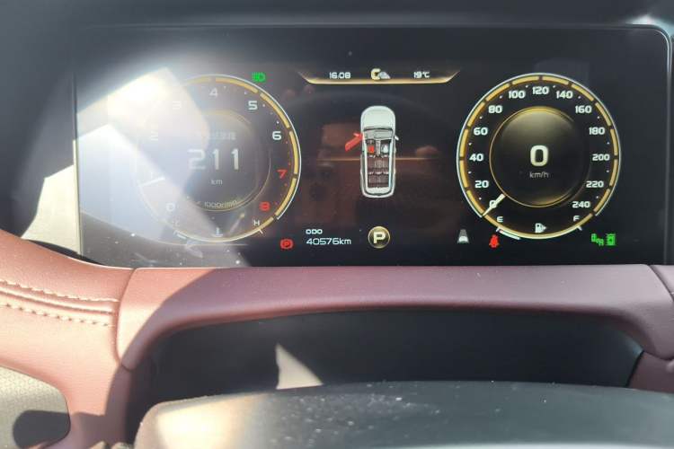 Used Geely Auto Haoyue 2022 1.8TD DCT Flagship 7-Seater Odometer Close Up