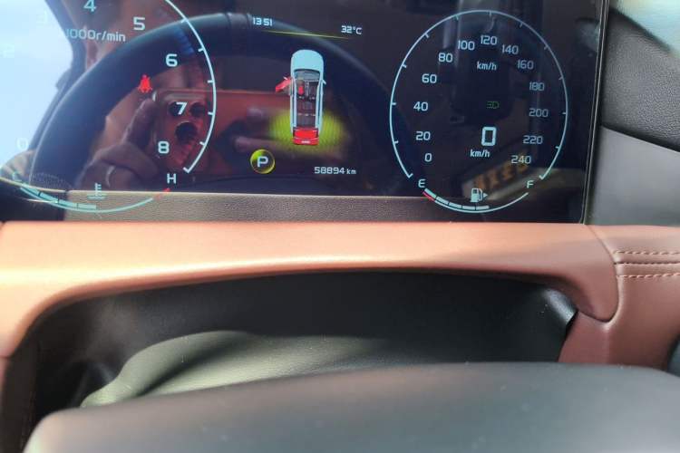 Used Geely Auto Haoyue 2022 1.8TD DCT Luxury 7-Seater Odometer Close Up