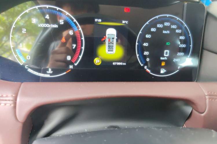 Used Geely Auto Haoyue 2022 1.8TD Automatic Prestige 7-Seater Odometer Close Up