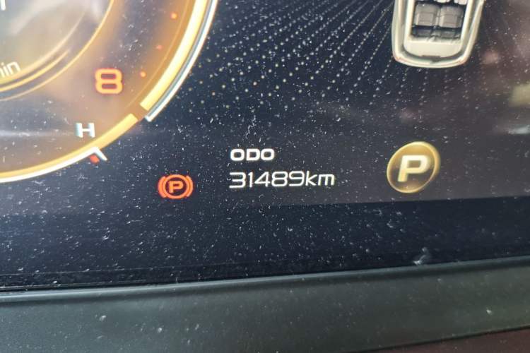 Used Geely Auto Haoyue 2022 1.8TD DCT Flagship 7-Seater Odometer Close Up