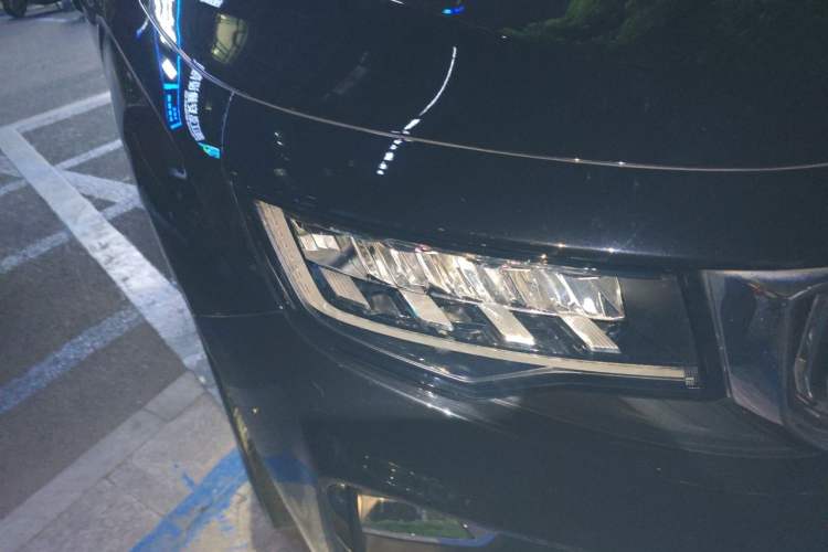 Used Geely Auto Haoyue 2022 1.8TD DCT Luxury 7-Seater Right Front Headlight