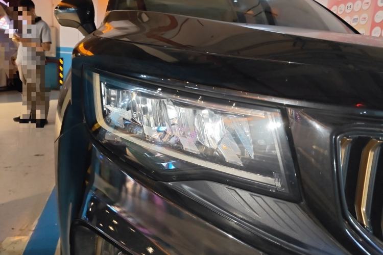 Used Geely Auto Haoyue 2022 1.8TD DCT Black Gold Limited Edition 7-Seater Right Front Headlight
