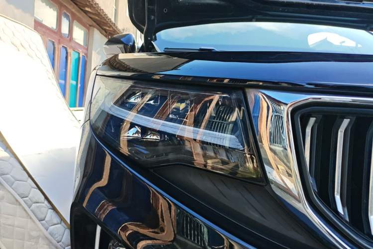 Used Geely Auto Haoyue 2022 1.8TD DCT Flagship 7-Seater Right Front Headlight