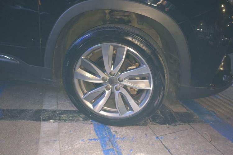 Used Geely Auto Haoyue 2022 1.8TD DCT Luxury 7-Seater Right Front Wheel Hub