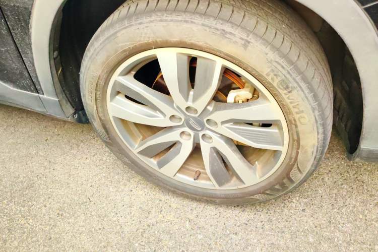 Used Geely Auto Haoyue 2022 1.8TD DCT Flagship 7-Seater Right Front Wheel Hub