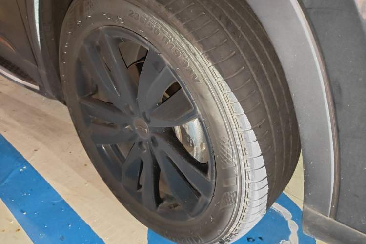 Used Geely Auto Haoyue 2022 1.8TD DCT Black Gold Limited Edition 7-Seater Right Front Wheel Hub