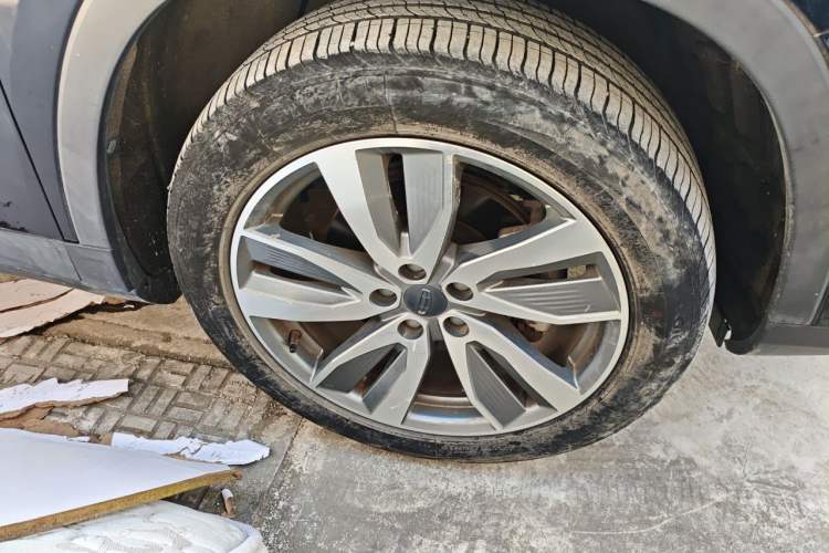 Used Geely Auto Haoyue 2022 1.8TD DCT Flagship 7-Seater Right Front Wheel Hub
