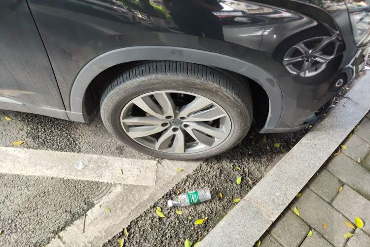 Used Geely Auto Haoyue 2022 1.8TD Automatic Prestige 7-Seater Right Front Wheel Hub