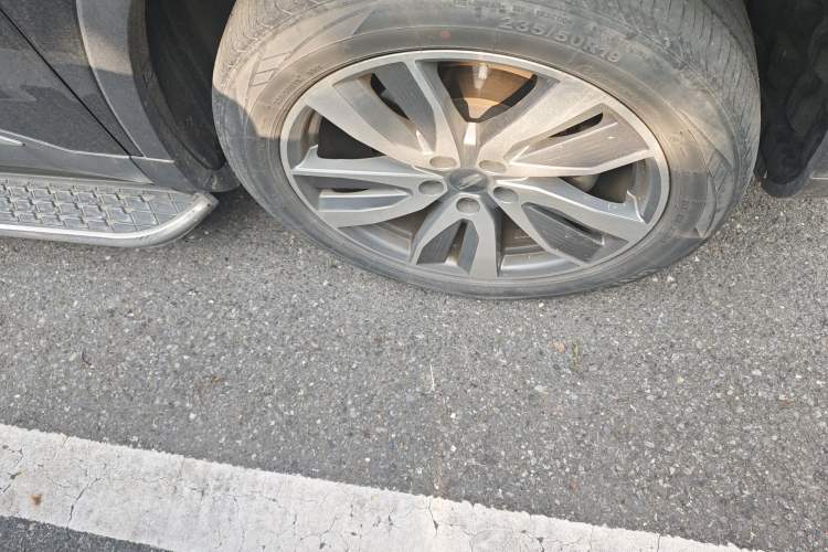 Used Geely Auto Haoyue 2022 1.8TD Automatic Prestige 7-Seater Right Front Wheel Hub