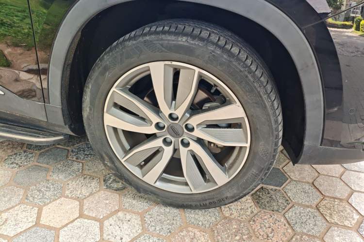 Used Geely Auto Haoyue 2022 1.8TD DCT Flagship 7-Seater Right Front Wheel Hub