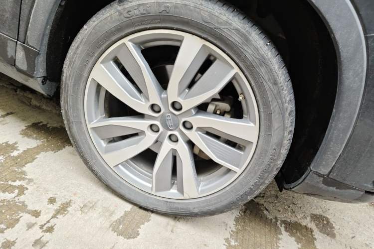 Used Geely Auto Haoyue 2022 1.8TD Automatic Prestige 7-Seater Right Front Wheel Hub