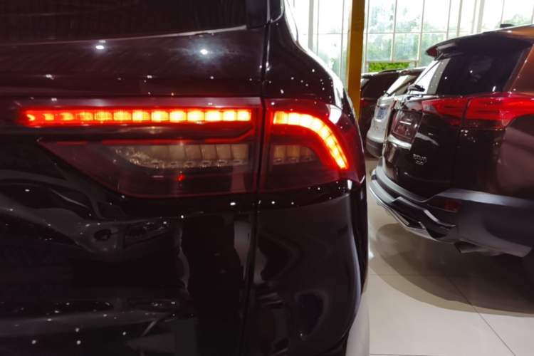 Used Geely Auto Haoyue 2022 1.8TD DCT Luxury 7-Seater Right Rear Taillight