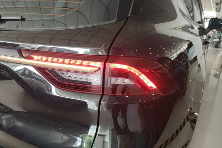 Used Geely Auto Haoyue 2022 1.8TD DCT Black Gold Limited Edition 7-Seater Right Rear Taillight