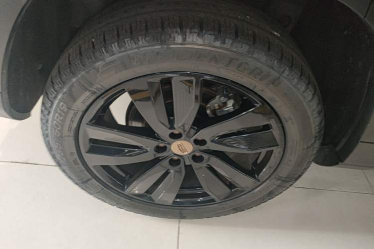 Used Geely Auto Haoyue 2022 1.8TD DCT Black Gold Limited Edition 7-Seater Right Rear Wheel Hub
