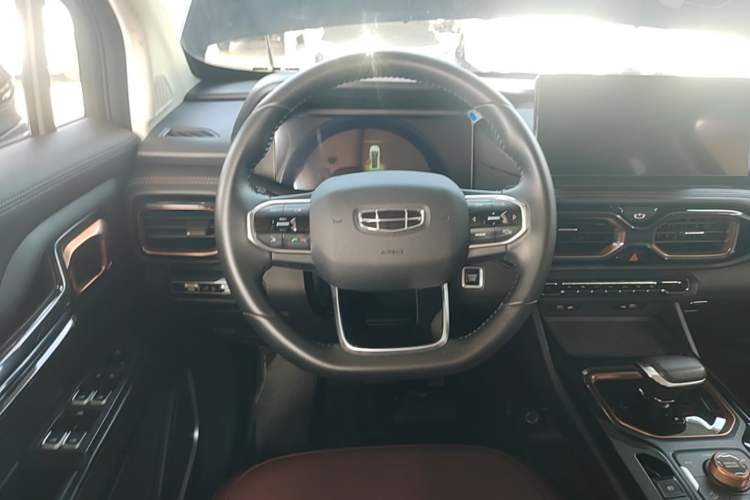 Used Geely Auto Haoyue 2022 1.8TD DCT Black Gold Limited Edition 7-Seater Steering Wheel