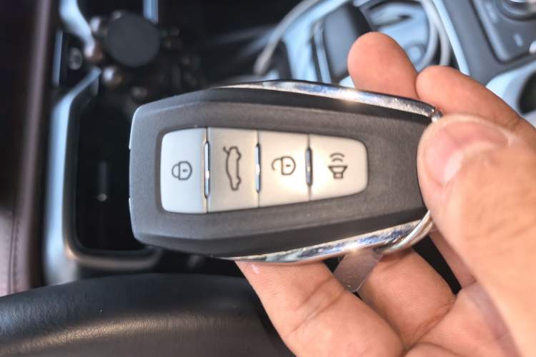 Used Geely Auto Haoyue 2022 1.8TD DCT Luxury 7-Seater Vehicle Key