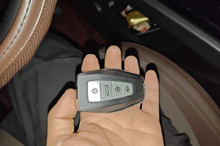 Used Geely Auto Haoyue 2022 1.8TD DCT Black Gold Limited Edition 7-Seater Vehicle Key