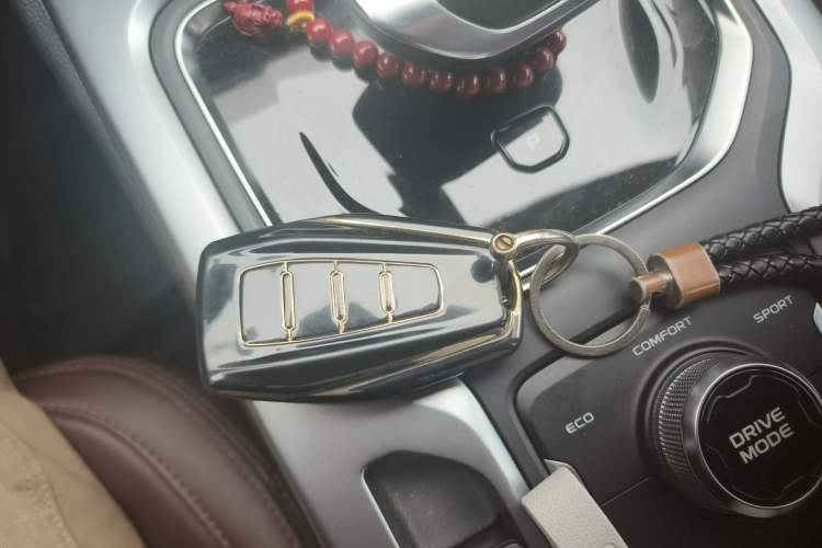 Used Geely Auto Haoyue 2022 1.8TD DCT Luxury 7-Seater Vehicle Key