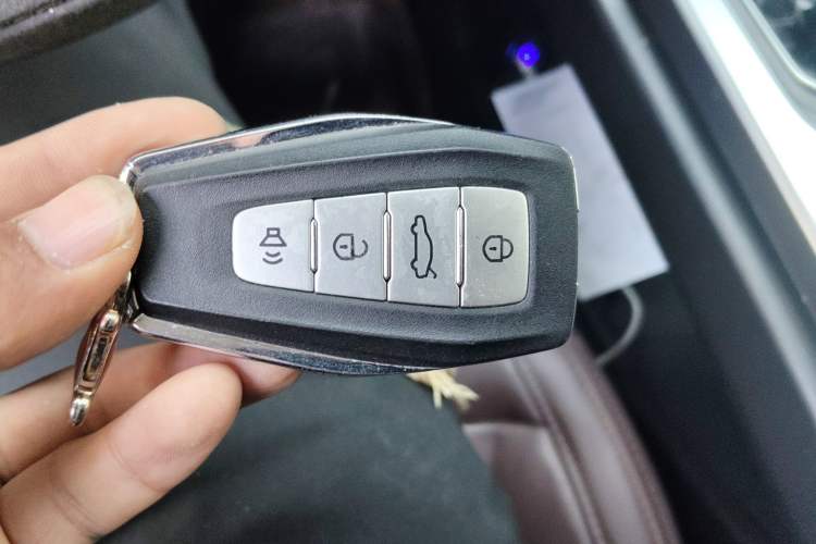 Used Geely Auto Haoyue 2022 1.8TD DCT Luxury 7-Seater Vehicle Key