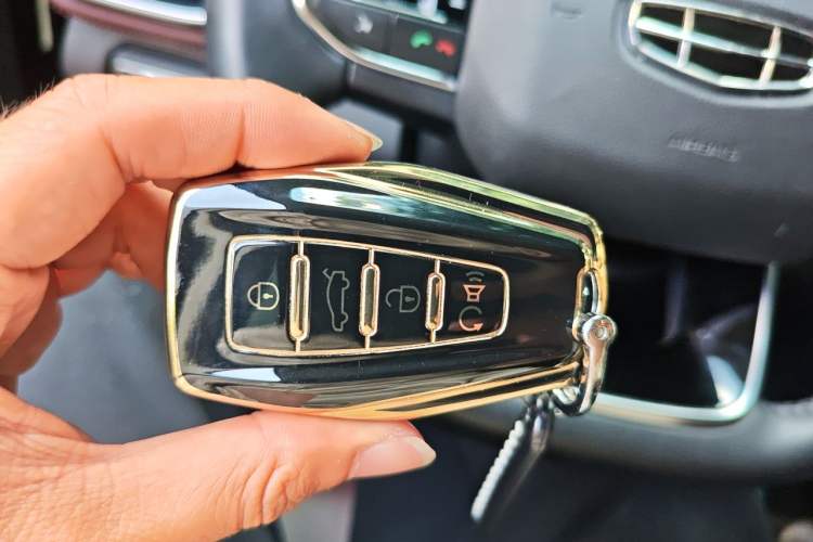 Used Geely Auto Haoyue 2022 1.8TD DCT Flagship 7-Seater Vehicle Key