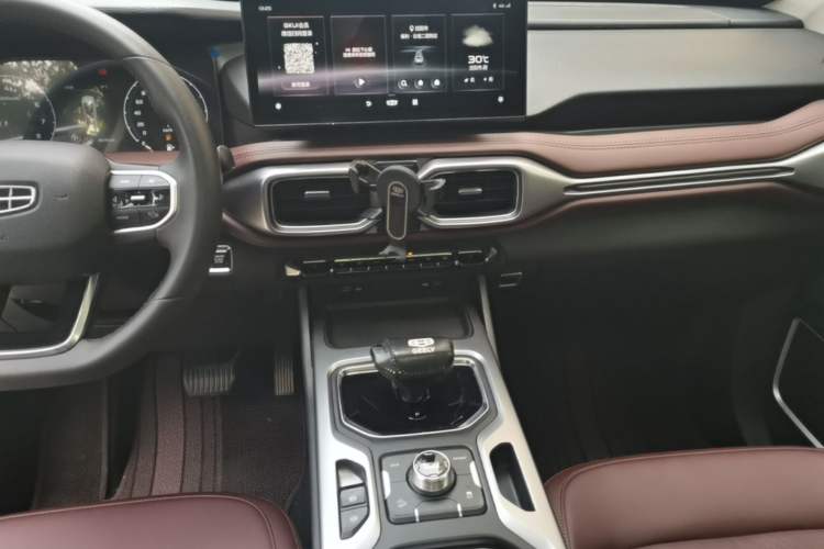 Used Geely Auto Haoyue 2022 1.8TD DCT Luxury 7-Seater Audio And AC Panel