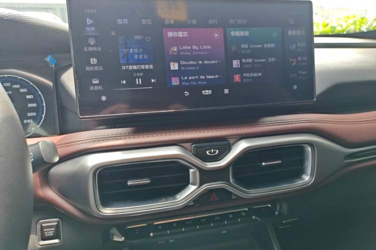 Used Geely Auto Haoyue 2022 1.8TD DCT Luxury 7-Seater Audio And AC Panel