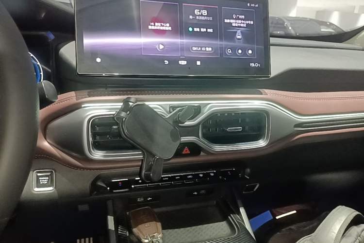 Used Geely Auto Haoyue 2022 1.8TD DCT Luxury 7-Seater Audio And AC Panel