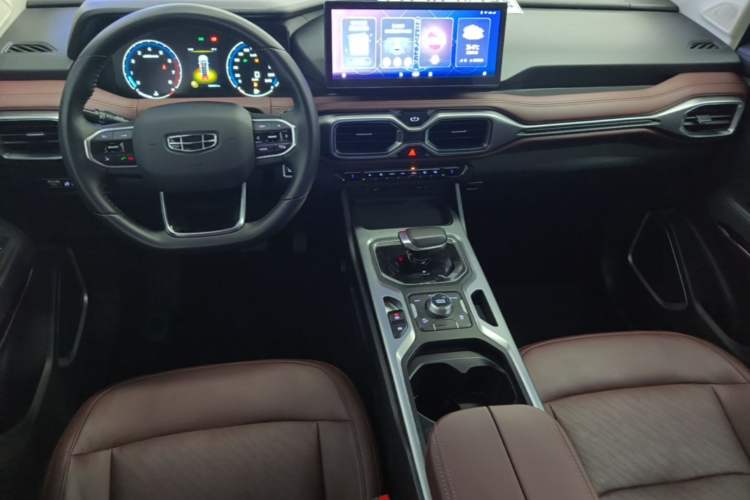 Used Geely Auto Haoyue 2022 1.8TD DCT Luxury 7-Seater Center Console