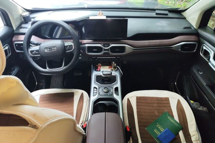 Used Geely Auto Haoyue 2022 1.8TD DCT Luxury 7-Seater Center Console