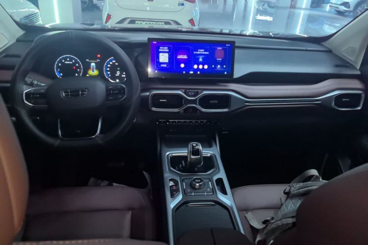 Used Geely Auto Haoyue 2022 1.8TD Automatic Prestige 7-Seater Center Console