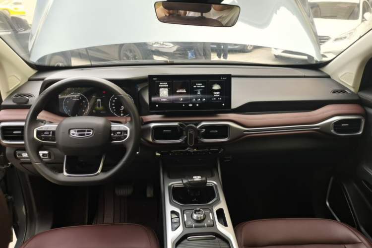 Used Geely Auto Haoyue 2022 1.8TD DCT Luxury 7-Seater Center Console