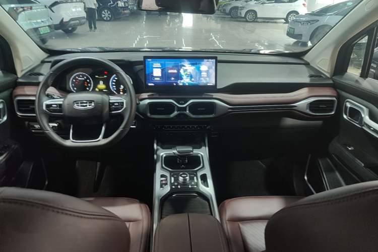 Used Geely Auto Haoyue 2022 1.8TD DCT Luxury 7-Seater Center Console