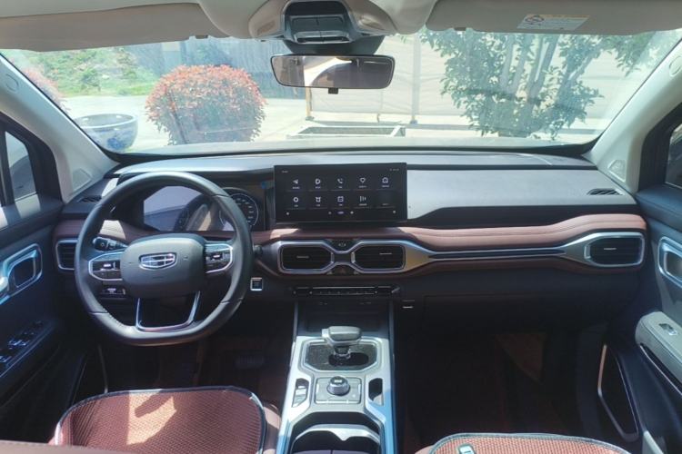 Used Geely Auto Haoyue 2022 1.8TD DCT Luxury 7-Seater Center Console