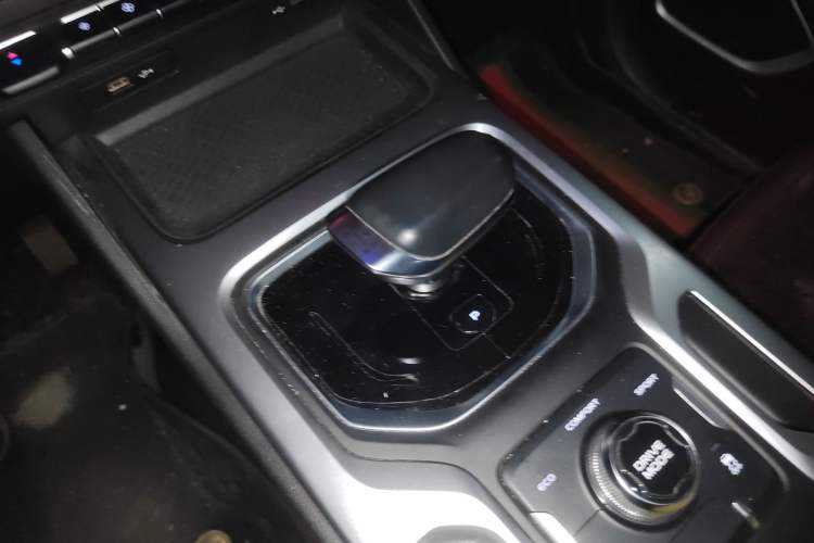 Used Geely Auto Haoyue 2022 1.8TD DCT Luxury 7-Seater Gear Lever