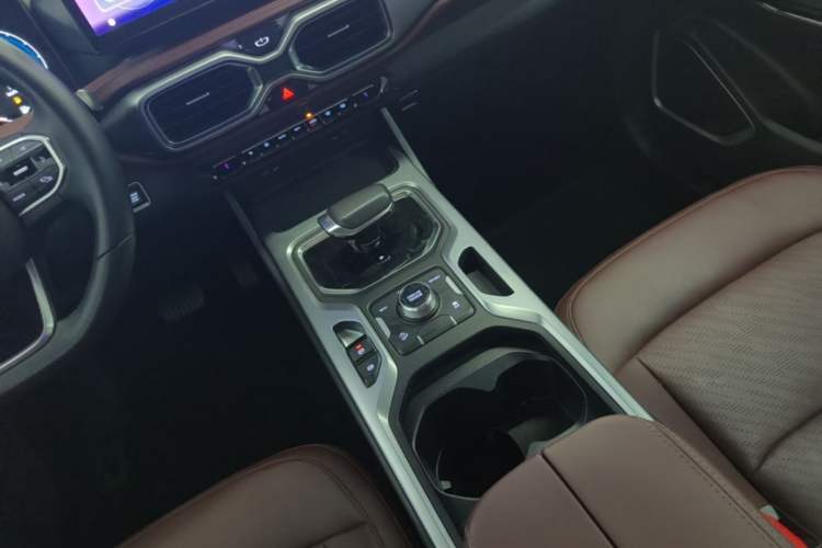 Used Geely Auto Haoyue 2022 1.8TD DCT Luxury 7-Seater Gear Lever