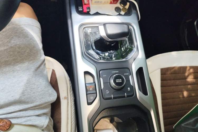 Used Geely Auto Haoyue 2022 1.8TD DCT Luxury 7-Seater Gear Lever