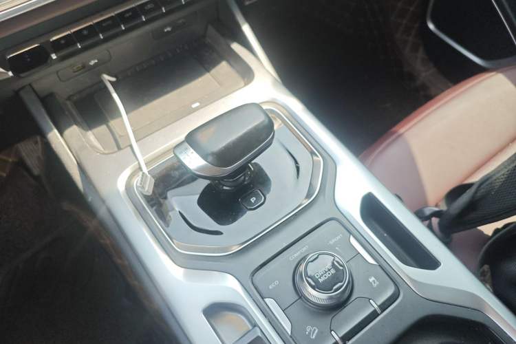 Used Geely Auto Haoyue 2022 1.8TD DCT Luxury 7-Seater Gear Lever